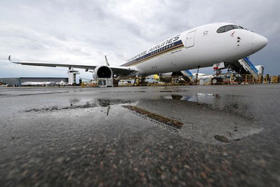 Singapore Airlines Q3 Net Profit Plummets by 69 Percent