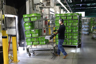 US Wholesale Inventories Edge Higher Amid Strong Sales
