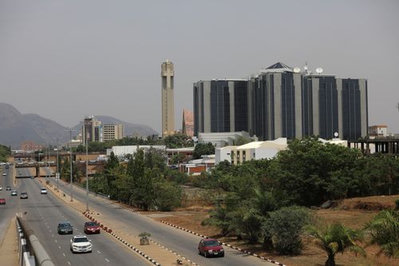 Nigéria reduz taxa de juros básica para 26,50 por cento