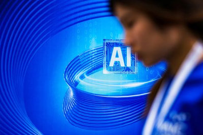 米FRBのウォラー理事がAI技術の導入において慎重な姿勢を表明し厳格な管理体制と人間の責任の重要性を改めて強調