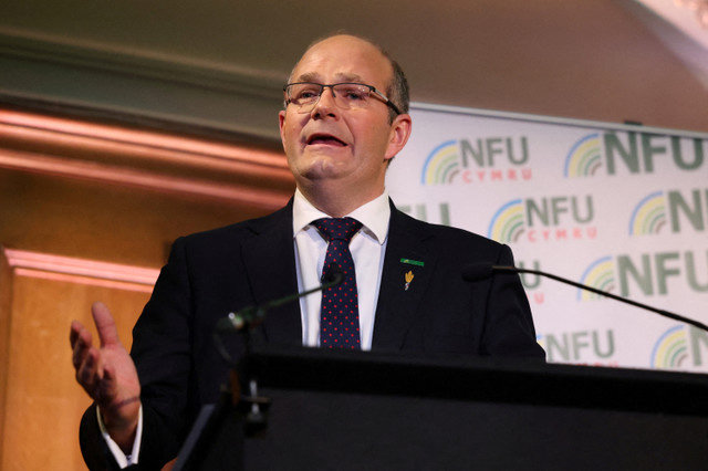 Chủ tịch NFU Tom Bradshaw phát biểu tại một sự kiện của Liên đoàn Nông dân Quốc gia ở Westminster trước cuộc biểu tình phản đối chính sách nông nghiệp mới và các biện pháp thuế thừa kế của chính phủ Công đảng tại London, Anh, ngày 19 tháng 11 năm 2024. REUTERS/Hollie Adams/File Photo