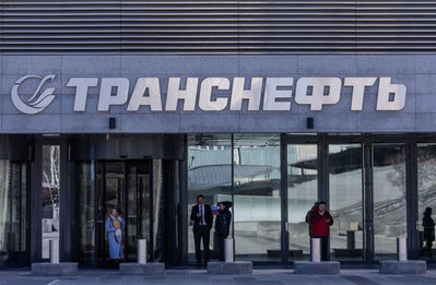 Rusia recorta bombeo de crudo tras ataque de drones