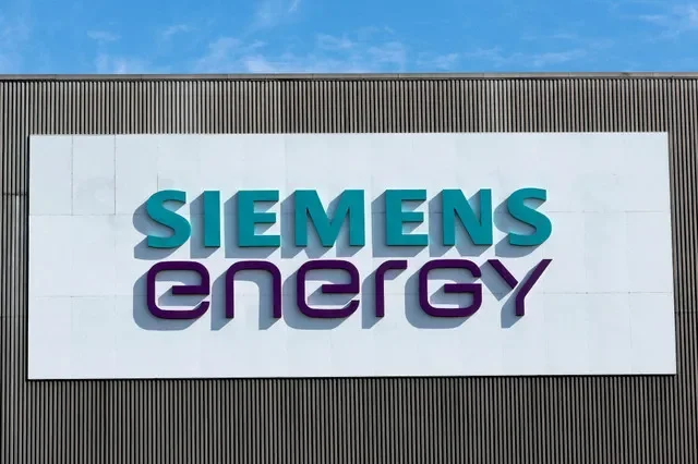 A logo of Siemens Energy displayed at the company's site in Muelheim an der Ruhr, Germany, August 3, 2022. REUTERS/Wolfgang Rattay/File Photo