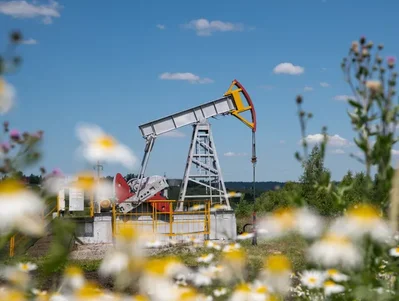 Giá dầu thế giới giảm hơn 1% do tồn kho tại Mỹ tăng cao