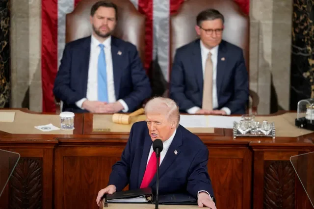 O Presidente dos Estados Unidos, Donald Trump, profere o discurso do Estado da União na Câmara dos Representantes no Capitólio dos EUA em Washington, D.C., EUA, 24 de fevereiro de 2026. REUTERS/NATHAN HOWARD