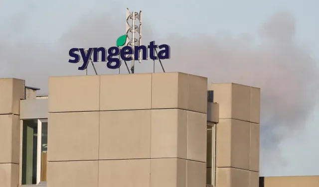 Ảnh hồ sơ: Logo tại trụ sở chính của nhà sản xuất hóa chất nông nghiệp Syngenta ở Basel, Thụy Sĩ, ngày 30 tháng 1 năm 2020. REUTERS/Arnd Wiegmann/Ảnh hồ sơ