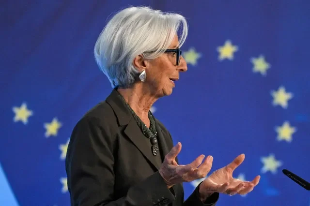 FOTO DE ARCHIVO: La presidenta del Banco Central Europeo (BCE), Christine Lagarde, se dirige a la prensa tras la reunión del Consejo de Gobierno del BCE en la sede de Fráncfort, Alemania, el 5 de febrero de 2026. REUTERS/Jana Rodenbusch/Archivo