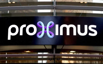 比利时电信运营商Proximus宣布将年度股息减半以控制债务并加大基建投入导致公司股价在今日交易中下跌近20%
