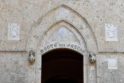 Italian Bank Shares Fall as State Prepares to Exit MPS