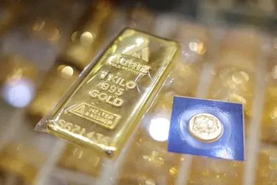 Dubai gold flows stall amid regional flight cancellations