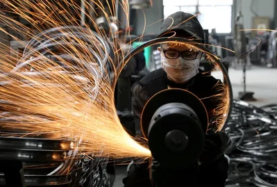 Indústria da China deve encolher pelo segundo mês seguido