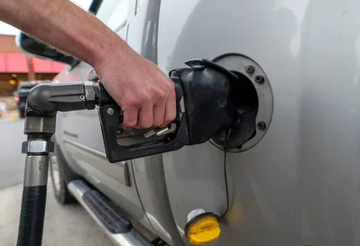 El precio de la gasolina en EE. UU. superará los 3 dólares