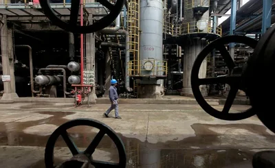 China suspende exportaciones de combustible por la guerra