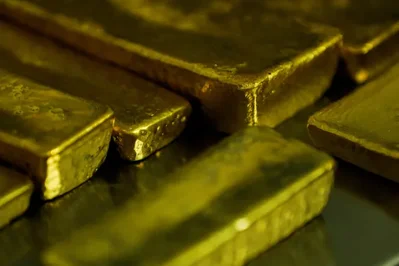 تراجع أسعار الذهب بضغط من عوائد السندات والدولار