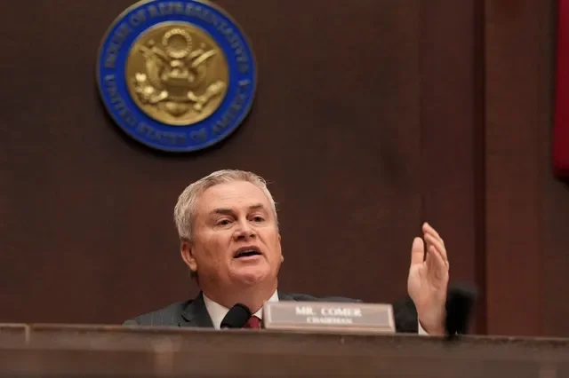 James Comer ประธานคณะกรรมาธิการกำกับดูแลของสภาผู้แทนราษฎรสหรัฐฯ (พรรครีพับลิกัน-รัฐเคนตักกี้) กล่าวในระหว่างการพิจารณาคดีของคณะกรรมาธิการกำกับดูแลและความรับผิดชอบของสภาผู้แทนราษฎร เพื่อตรวจสอบการทุจริตในบริการสังคมของรัฐมินนิโซตา ณ อาคารรัฐสภา ในกรุงวอชิงตัน ดี.ซี. สหรัฐอเมริกา เมื่อวันที่ 4 มีนาคม 2026 REUTERS/Ken Cedeno