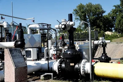 زيلينسكي يتوقع استئناف تشغيل خط دروجبا خلال شهر ونصف