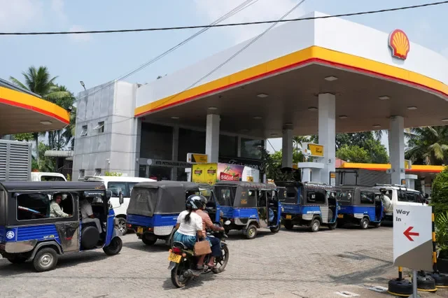 A line of vehicles waits at a fuel station in Sri Lanka amid supply concerns stemming from the conflict involving Iran, the United States, and Israel. REUTERS/Thilina Kaluthotage/File Photo