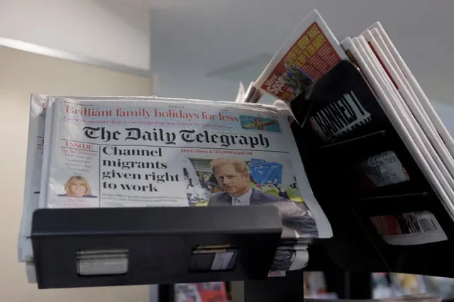 FOTO DE ARCHIVO: Ejemplares del diario The Daily Telegraph se exhiben en un estante de un supermercado en Londres, Reino Unido, el 20 de enero de 2024. REUTERS/Belinda Jiao/Archivo