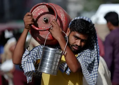الهند تفعل قوانين الطوارئ لزيادة إنتاج غاز الطهي وتأمين الطلب