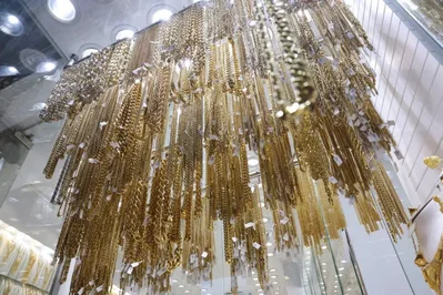 迪拜航运因中东局势受阻导致加纳计划将其手工采金精炼业务转向上海及印度等替代枢纽以确保国家出口贸易稳定