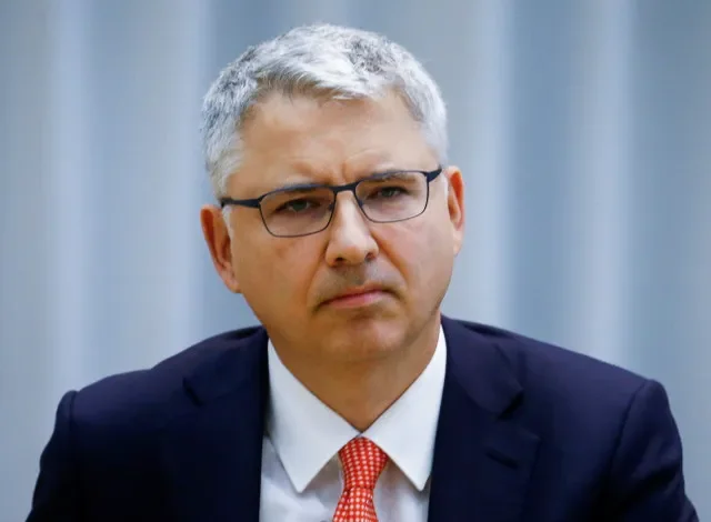 Severin Schwan จากบริษัทเฮลธ์แคร์สัญชาติสวิตเซอร์แลนด์ Roche กล่าวถ้อยแถลงในการบรรยายสรุปแก่สื่อมวลชน ซึ่งเป็นส่วนหนึ่งของการเฉลิมฉลองครบรอบ 125 ปีของบริษัทในเมืองบาเซิล ประเทศสวิตเซอร์แลนด์ เมื่อวันที่ 28 กันยายน 2021 ภาพโดย REUTERS/Arnd Wiegmann/File Photo