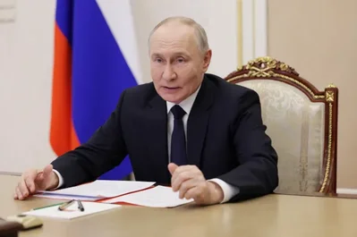 Putin warns of energy crisis and offers supplies to Europe