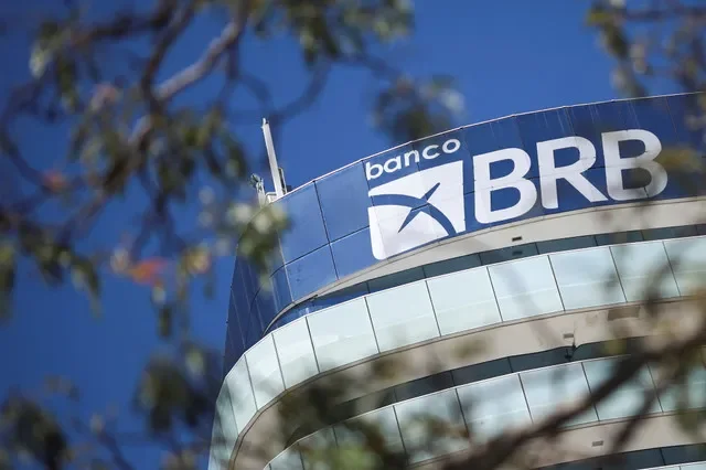 Tòa nhà trụ sở của Banco de Brasilia (BRB) tại Brasilia, Brazil, ngày 1 tháng 4 năm 2025. REUTERS/Adriano Machado