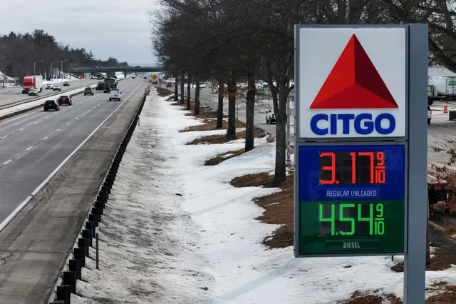 A drone view captures fuel prices at a Maine service station during the ongoing conflict between the U.S., Israel, and Iran, March 5, 2026. REUTERS/Brian Snyder/File Photo