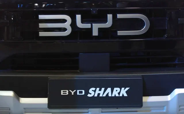 รถกระบะ BYD Shark ถูกนำมาจัดแสดงในวันที่ BYD ผู้ผลิตรถยนต์ไฟฟ้าจากจีนเปิดตัวรถบรรทุกรุ่นใหม่ในตลาดเม็กซิโก ณ กรุงเม็กซิโกซิตี้ ประเทศเม็กซิโก เมื่อวันที่ 14 พฤษภาคม 2024 ภาพโดย REUTERS/Henry Romero