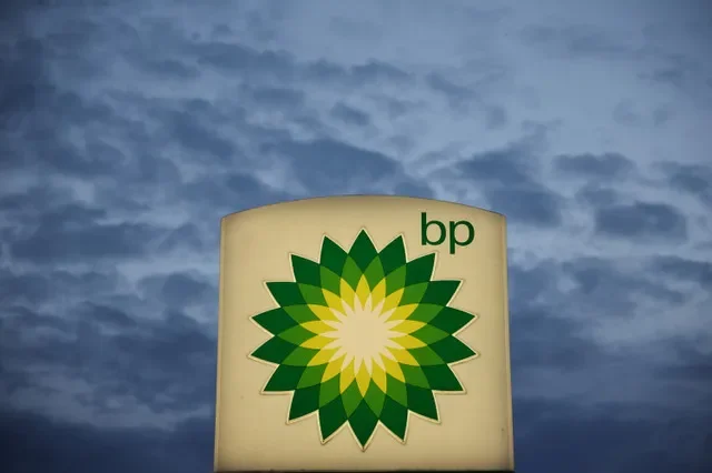 Logotipo de la petrolera británica BP en una estación de servicio en Pienkow, Polonia, 8 de junio de 2022. REUTERS/Kacper Pempel