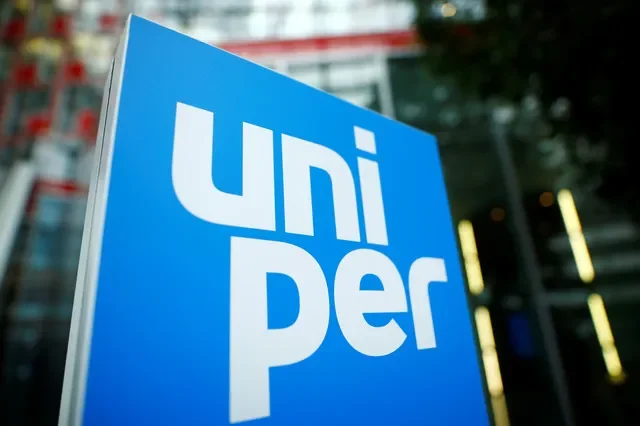 El logotipo de la empresa energética alemana Uniper SE se muestra en la sede de la compañía en Dusseldorf, Alemania, el 10 de marzo de 2020. REUTERS/Thilo Schmuelgen