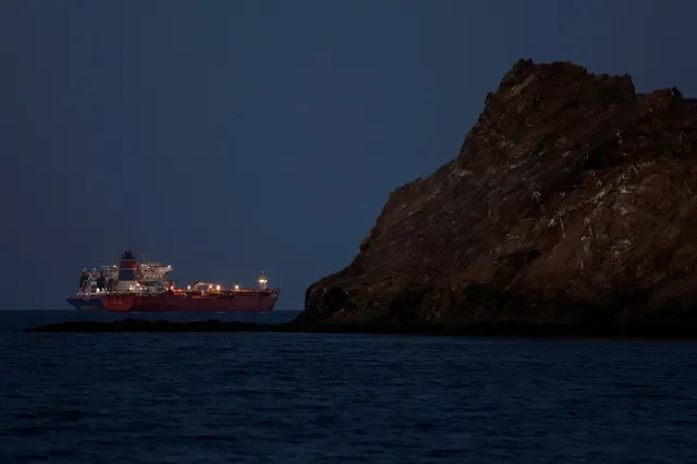 El petrolero Callisto anclado ante la disminución del tráfico en el Estrecho de Ormuz, en medio del conflicto entre Estados Unidos, Israel e Irán, en Mascate, Omán, el 10 de marzo de 2026. REUTERS/Benoit Tessier