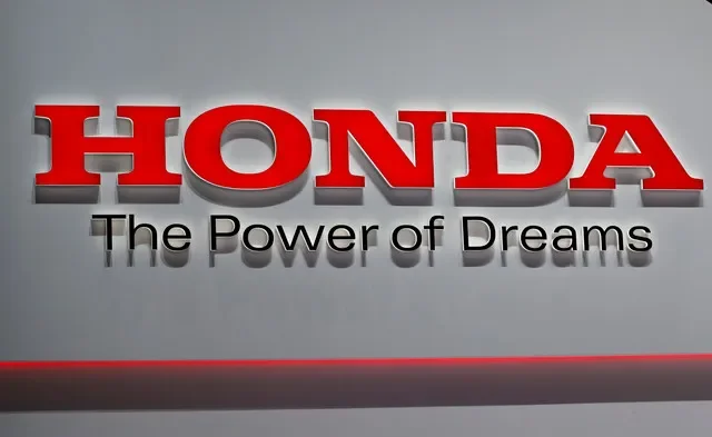 Um logotipo é visto no estande da Honda durante o 88º Salão Internacional do Automóvel de Genebra, em Genebra, na Suíça, em 7 de março de 2018. REUTERS/Denis Balibouse