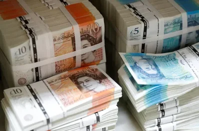 Sterling falls as UK economic growth stalls in January