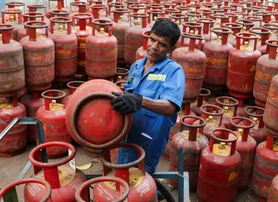 Ấn Độ yêu cầu người dân không đặt mua khí LPG dồn dập