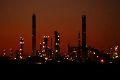 La AIE libera reservas récord por el cierre de Ormuz