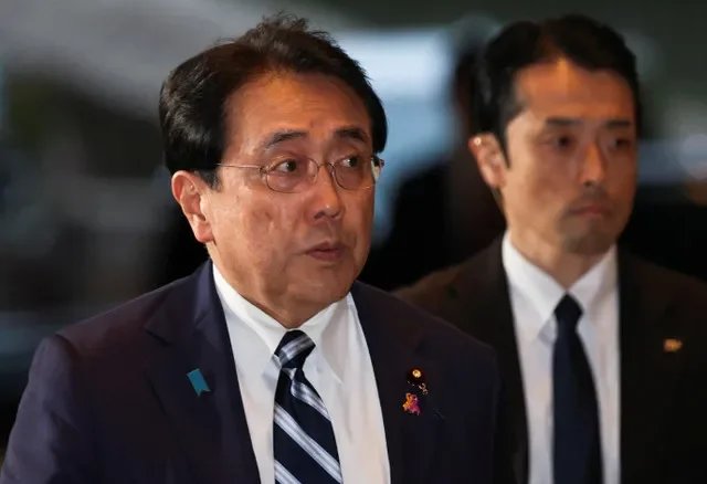 O recém-nomeado Ministro da Economia, Comércio e Indústria do Japão, Ryosei Akazawa, chega à residência oficial do primeiro-ministro em Tóquio, Japão, em 21 de outubro de 2025. REUTERS/Kim Kyung-Hoon