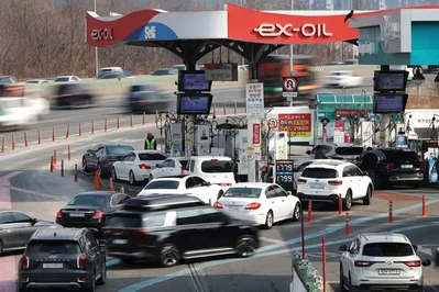 El Brent sube a 105 dólares por la tensión en Ormuz