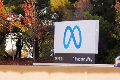 米メタがAI投資のコスト削減に向け全従業員の20%以上を削減する計画と報じられ月曜の株価は3%上昇した