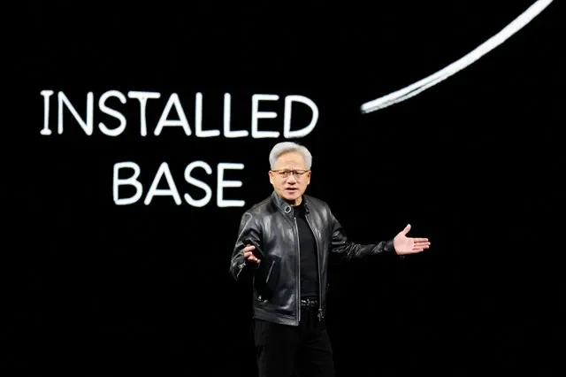 2026年3月16日、カリフォルニア州サンノゼで開催されたNVIDIA GTCグローバルAIカンファレンスで講演を行うエヌビディアのジェンスン・ファンCEO。ロイター/Fred Greaves
