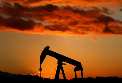 US stocks rise as oil prices fall and dollar weakens