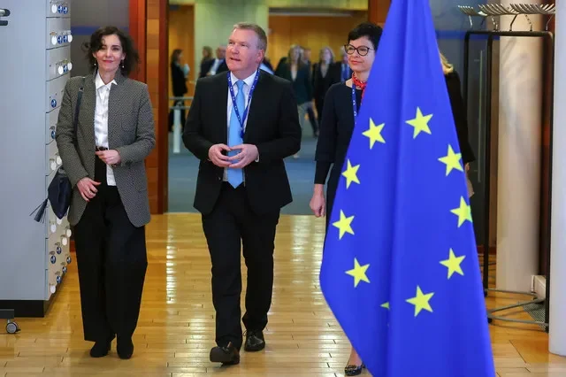O Comissário Europeu Michael McGrath participa da primeira reunião do novo colégio de Comissários Europeus em Bruxelas, Bélgica, em 4 de dezembro de 2024. REUTERS/Yves Herman