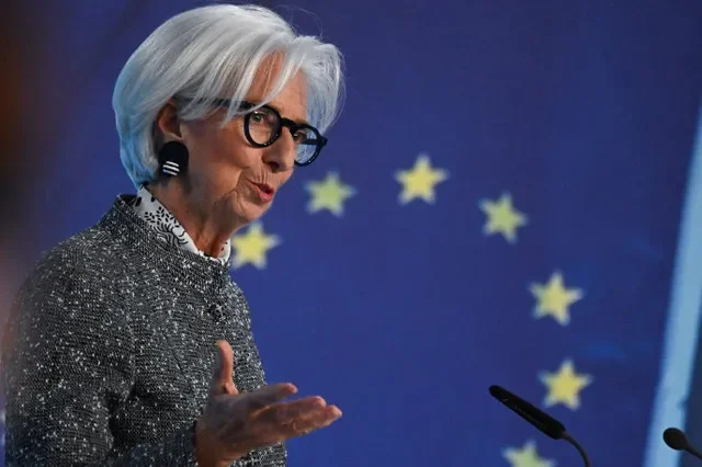 Chủ tịch Ngân hàng Trung ương Châu Âu (ECB) Christine Lagarde phát biểu trước báo giới sau cuộc họp Hội đồng Quản trị tại trụ sở ECB ở Frankfurt, Đức, ngày 19 tháng 3 năm 2026. REUTERS/Jana Rodenbusch