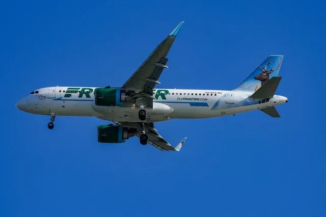 A Frontier Airlines aircraft prepares for landing at Ronald Reagan Washington National Airport in Virginia, captured in December 2025. REUTERS/Ken Cedeno/File Photo