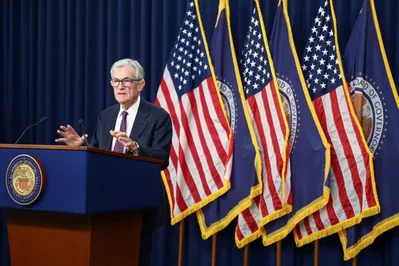 Powell Weighs Staying on Fed Board After Chair Term Ends