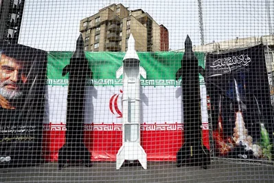 Trump ra tối hậu thư 48 giờ yêu cầu Iran mở eo biển Hormuz
