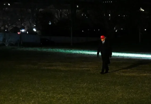 U.S. President Donald Trump returns to the White House, after Israel and the U.S. launched strikes on Iran, in Washington, D.C., U.S., March 1, 2026. REUTERS/Annabelle Gordon