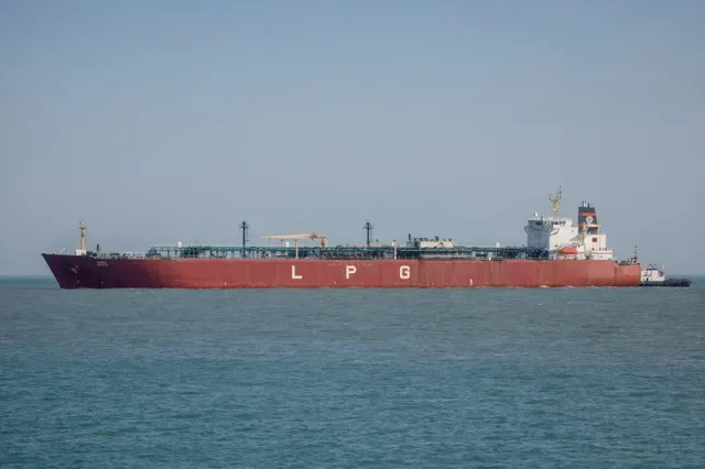 ภาพแฟ้มข่าว: เรือบรรทุกก๊าซปิโตรเลียมเหลว (LPG) ของอินเดียชื่อ Shivalik เดินทางถึงท่าเรือ Mundra ผ่านช่องแคบฮอร์มุซ ท่ามกลางความขัดแย้งระหว่างสหรัฐฯ-อิสราเอลกับอิหร่าน ในรัฐคุชราต ประเทศอินเดีย เมื่อวันที่ 16 มีนาคม 2026 REUTERS/Amit Dave/File Photo