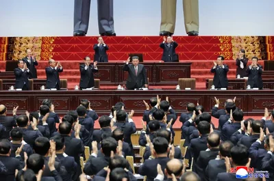 金正恩在朝鲜议会会议上提出新五年经济计划并强调扩大核威慑力，会议通过宪法修正案且收到普京贺信以深化双方战略伙伴关系