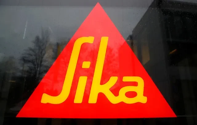 โลโก้ของกลุ่มบริษัทเคมีภัณฑ์ Sika ของสวิตเซอร์แลนด์ที่โรงงานในเมืองซูริก ประเทศสวิตเซอร์แลนด์ เมื่อวันที่ 8 มกราคม 2019 ภาพโดย REUTERS/Arnd Wiegmann